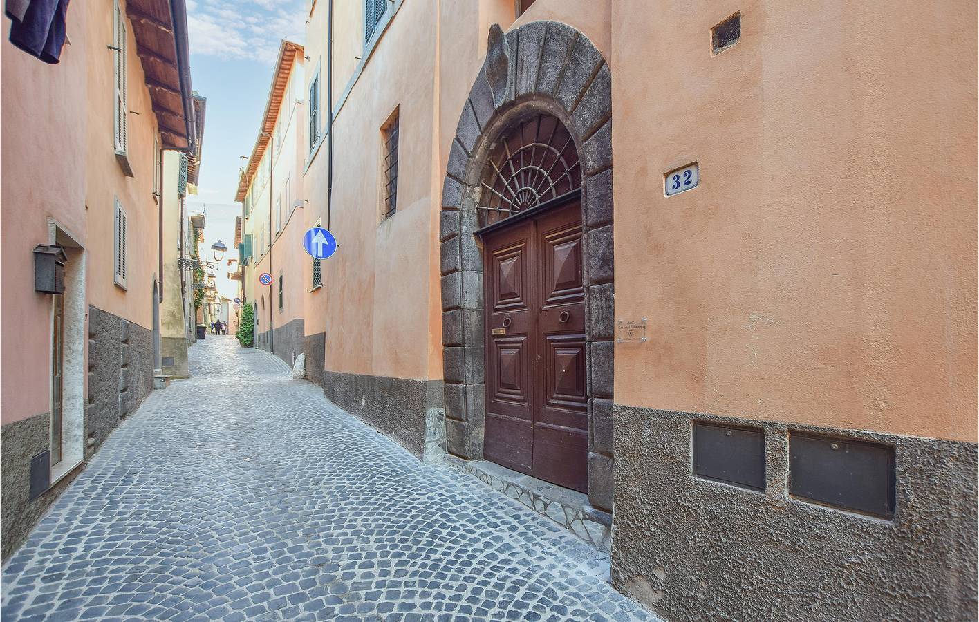 Ganze Ferienwohnung, Modernes Apartment mit Terrasse in der Nähe des Stadtzentrums von Canino in Canino, Viterbo Provinz