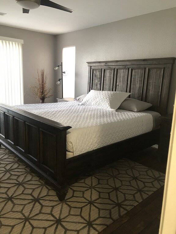 Large modern 2 story house with first floor master suite. in Las Vegas, Red Rock Canyon