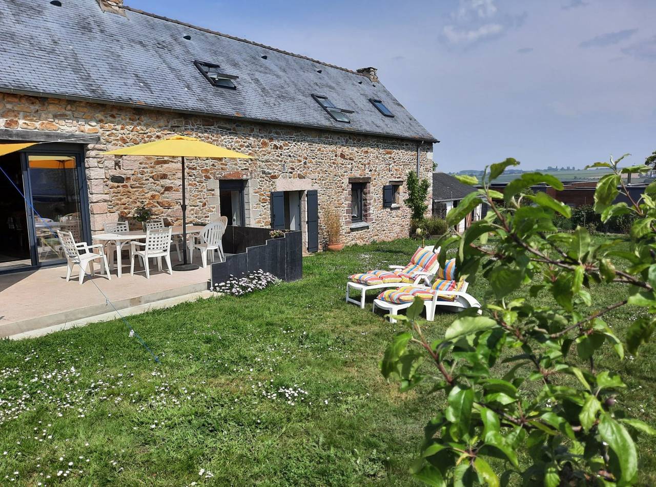 La Petite Longère - Chambres d'hôtes - Vent de Nordet in Hénanbihen, Région de Dinan