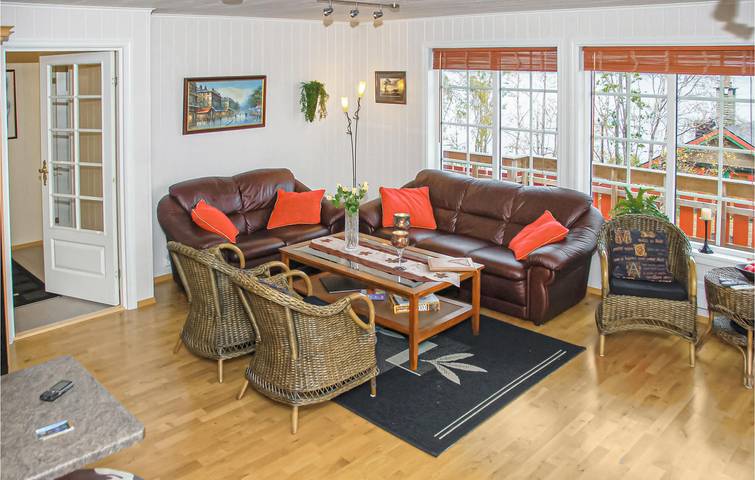 Ferienhaus für 8 Personen mit Garten in Sykkylven