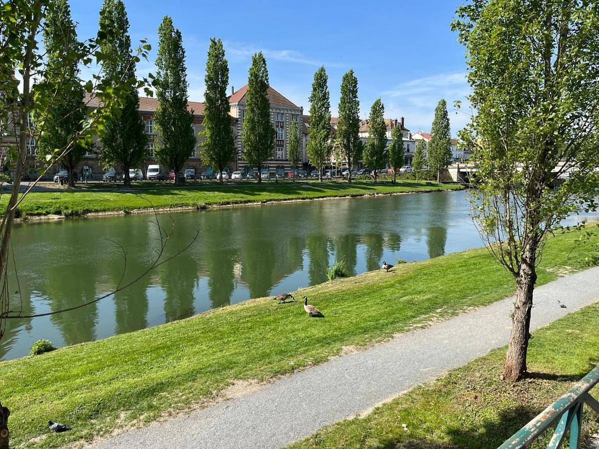 Appartement entier, Studio Apartment in Vaux-le-Pénil, Seine-et-Marne