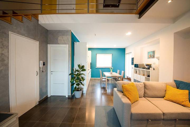 Location de vacances pour 6 personnes, avec Balcon et Terrasse ainsi que Jardin et Vue à Introdacqua
