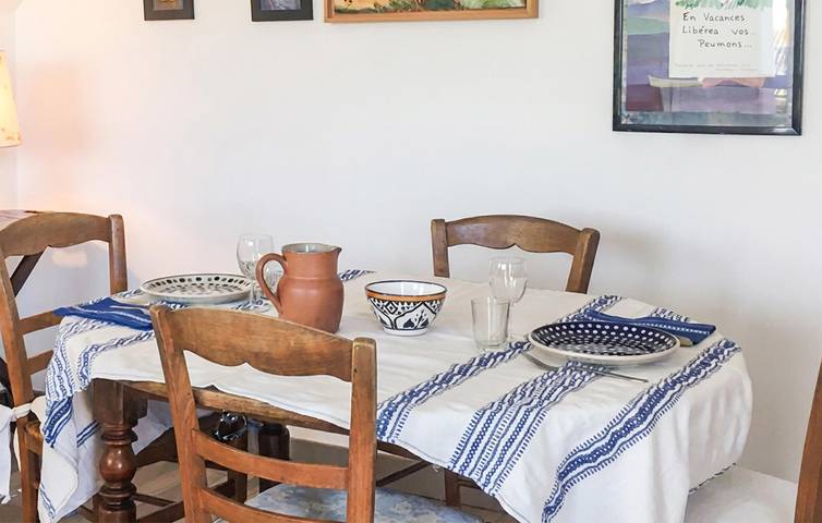 Appartement de vacances entier, Appartement confortable avec Wi-Fi et parking, à 1,5 km de la plage de Primel in Le Diben, Plougasnou