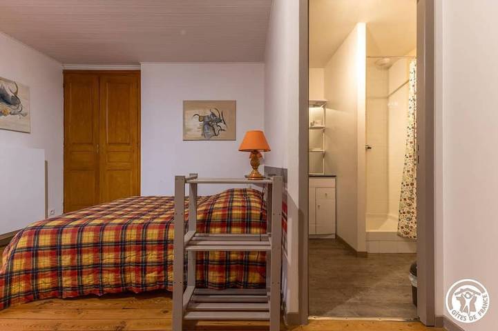 Location de vacances pour 14 personnes, avec jardin à Charensat - 4