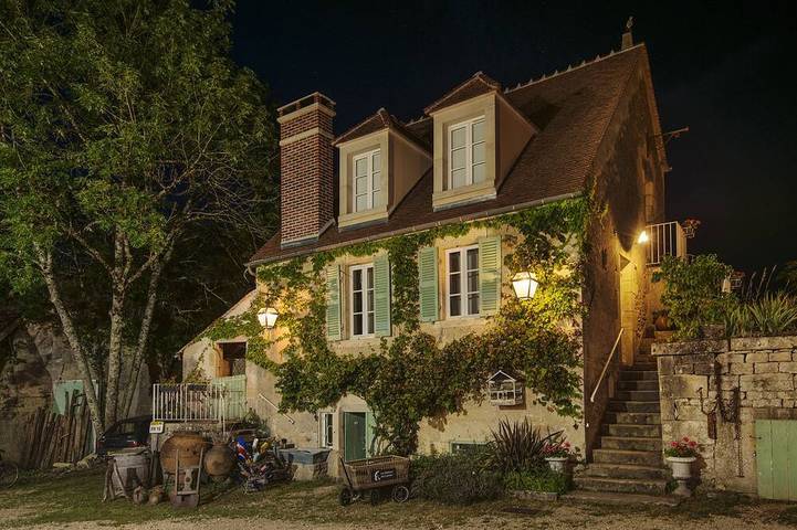 Gîte pour 4 personnes, avec Terrasse ainsi que Jardin et Piscine dans Chevroches
