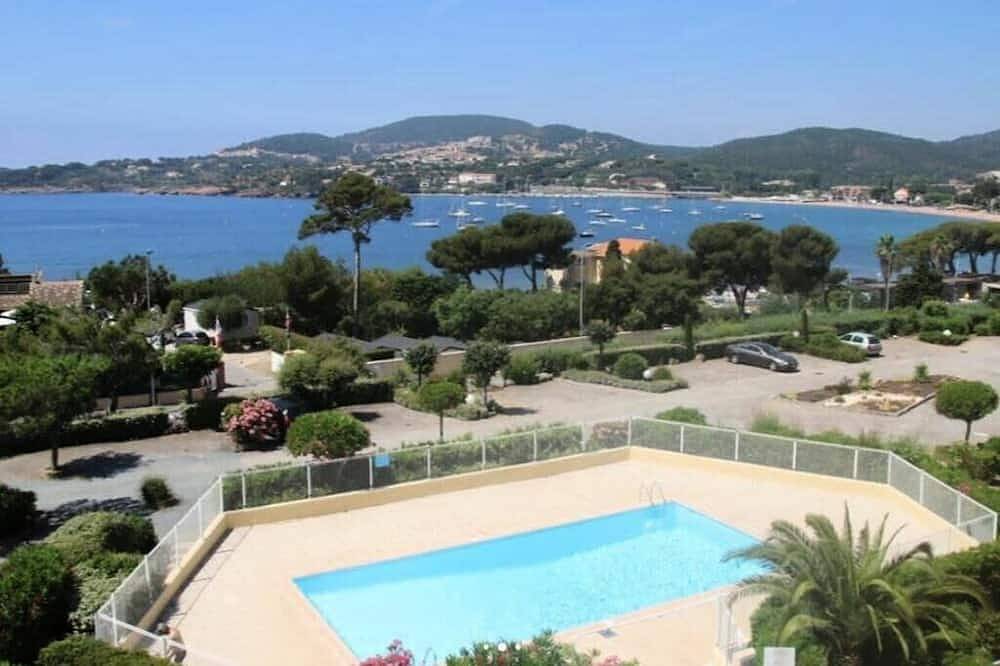 Ganze Wohnung, Beau studio cabine en rez de jardin dans résidence avec piscine in Agay, Saint-Raphaël