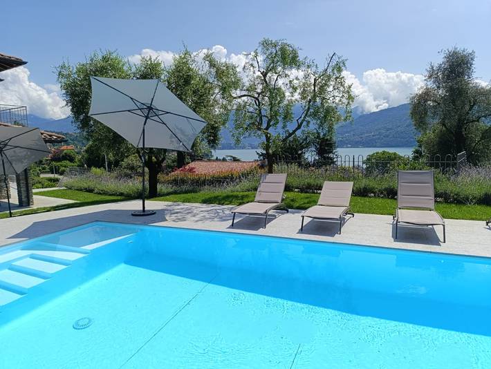Villa per 8 persone, con panorama e balcone nonché giardino a Tremezzina