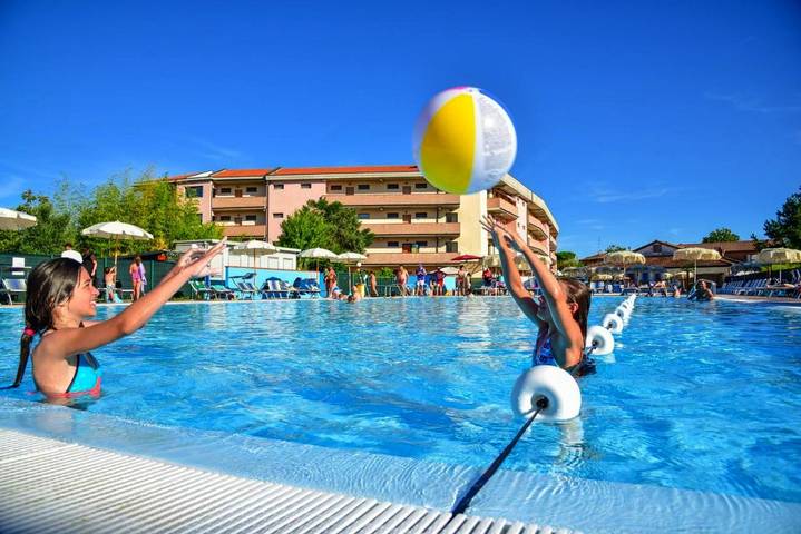 Appartamento per 4 persone, con panorama e piscina nonché giardino, con animali domestici in Punta Marina