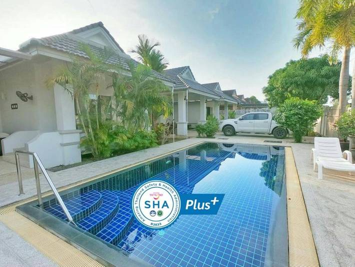 Villa för 3 Personer, med bubbelpool samt trädgård och pool i Khao Lak