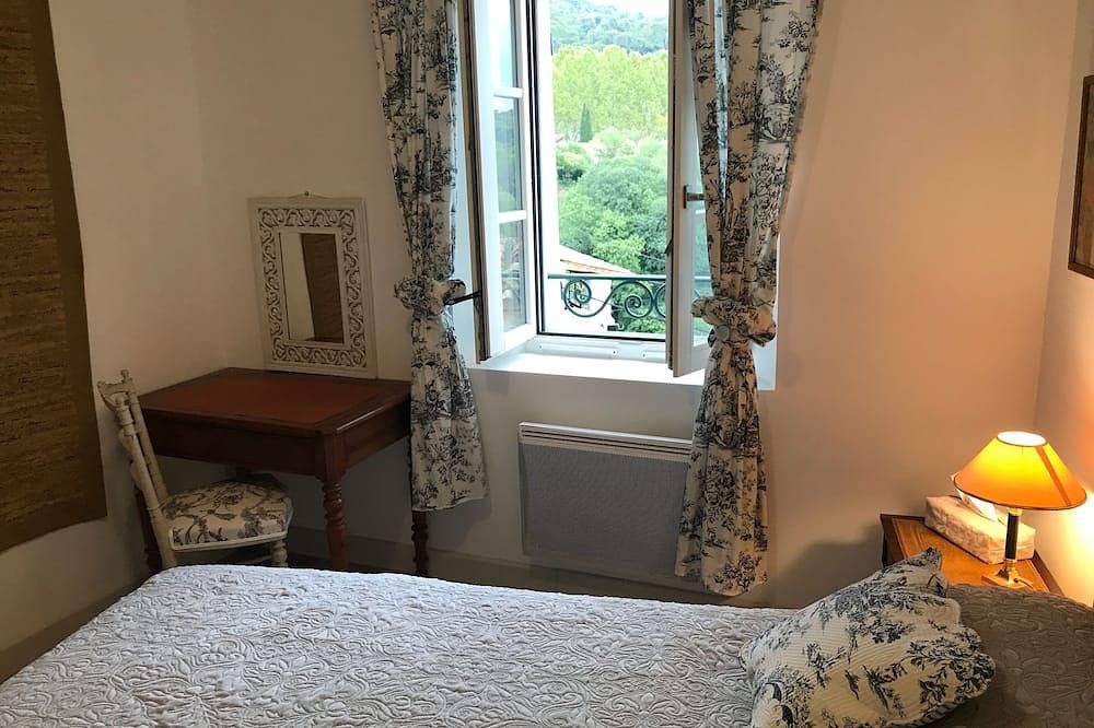 Schitterende T3 met uitzicht in de Provence - comfort - \"House of the Arcades\" 3 Kamers - N + 1 in Villecroze, Draguignan en omgeving
