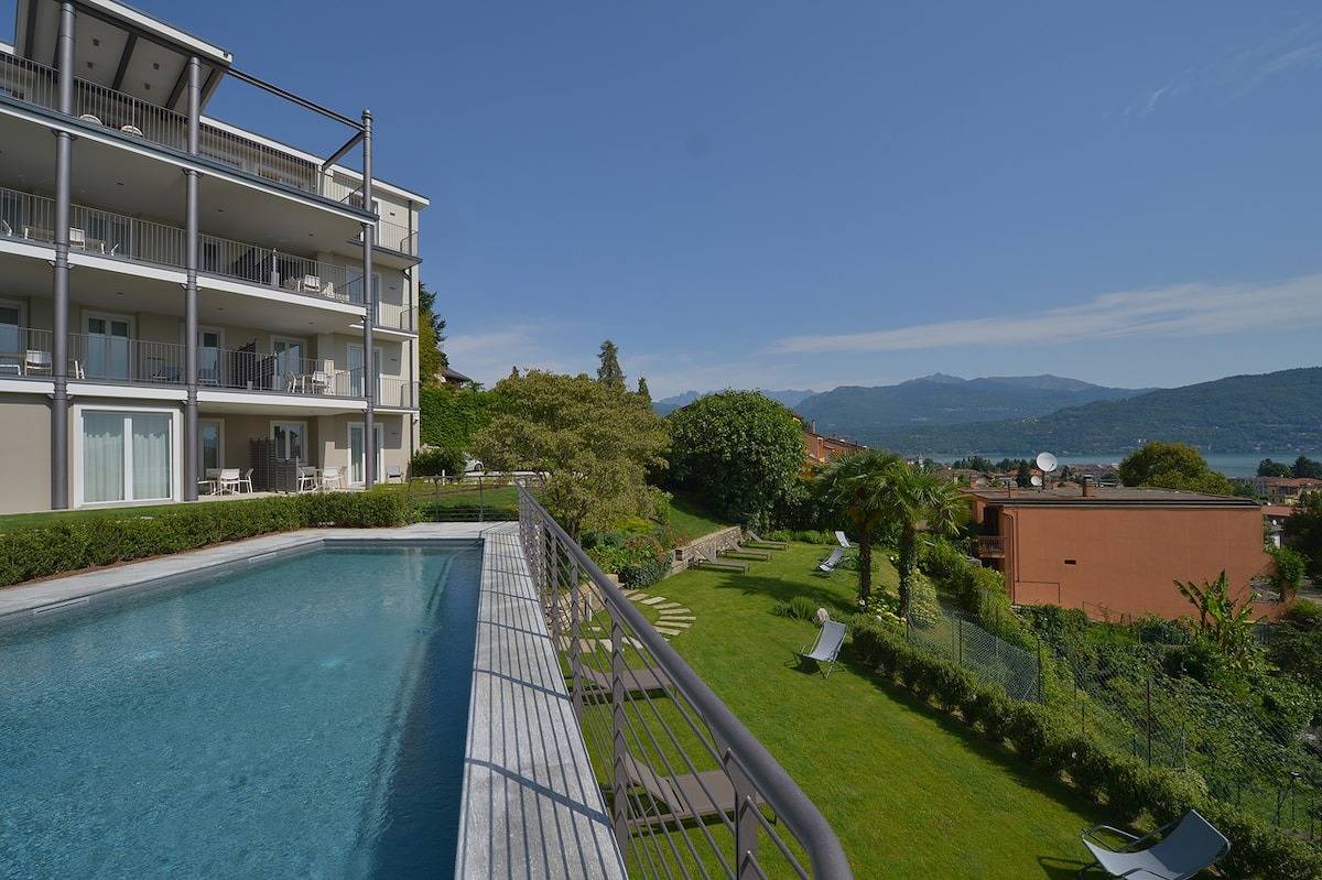 Ganze Wohnung, The View-Sky: design apt. with terrace lake view in Baveno, Comune di Baveno