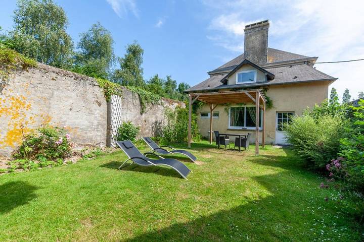 Location de vacances pour 3 personnes, avec sauna et terrasse ainsi que jardin et piscine, animaux acceptés à Banneville-sur-Ajon