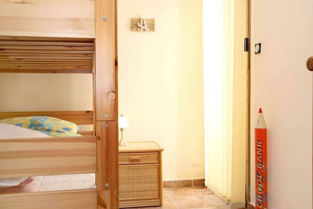 Ganze Wohnung, 2-Zimmer-Ferienwohnung mit Terrasse und Meerblick Kosljun, Pag in Pag Stadt, Pag