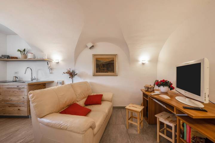 Entire apartment, Apartment "Mariagrazia" with Mountain Views and Garden in Tesero, Fleimstaler Alpen