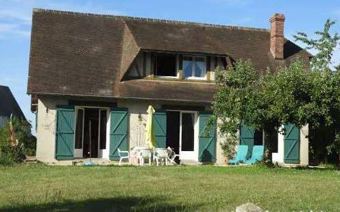 Gîte pour 11 personnes, avec terrasse et jardin dans Le Thuit-Anger