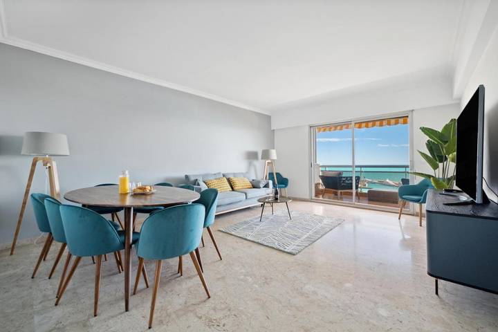 Gîte pour 9 personnes, avec terrasse et vue, animaux acceptés à Cap-d'Ail - 4