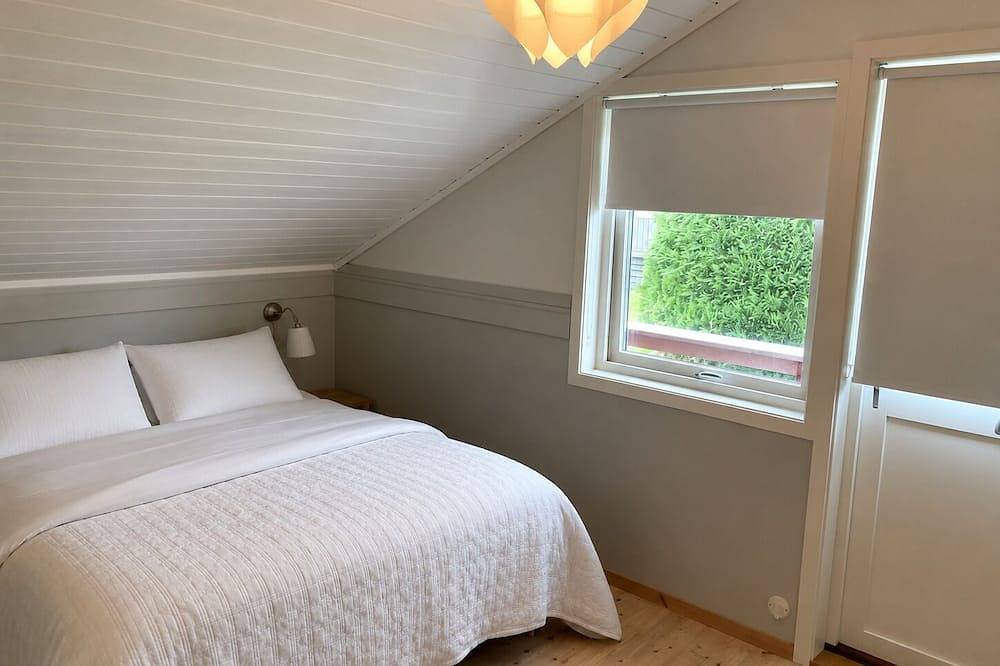 Idyllic Sunnmøre Escape house for up to 10 persons, with a Private Hot Tub+Sauna in Ålesund