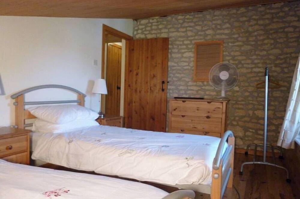 To discover : Cottage with pool, close to the beaches in Mortagne-sur-Gironde, Saintes region