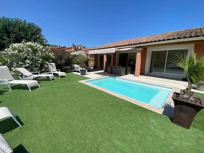 Location de vacances pour 6 personnes, avec piscine ainsi que terrasse et jardin à Lachapelle-sous-Aubenas