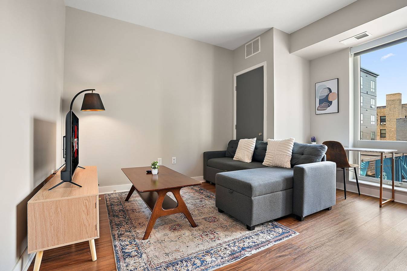 Entire apartment, Cozysuites in Marquee Studio King with pool gym in Minneapolis, Twin Cities