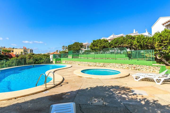 Apartamento para 4 personas, con piscina para niños y jardín en Delfines