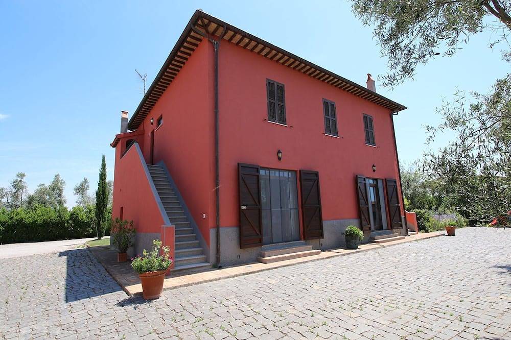 Farmhouse in Montalto near Sandy Beaches in Montalto di Castro, Viterbo Province