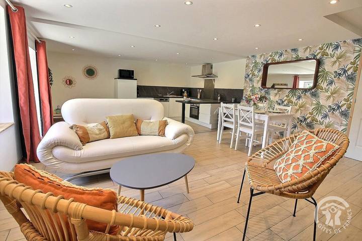 Gîte pour 4 personnes, avec terrasse à Locarn