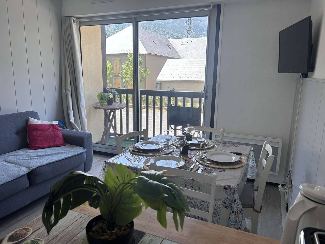 Entire apartment, 1-Bed Apt for 4 with Parking in Vielle-Aure in Vielle-Aure, Pyrenees National Park
