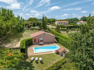 Gîte pour 6 personnes, avec terrasse ainsi que jardin et piscine, animaux acceptés dans le Lot-et-Garonne
