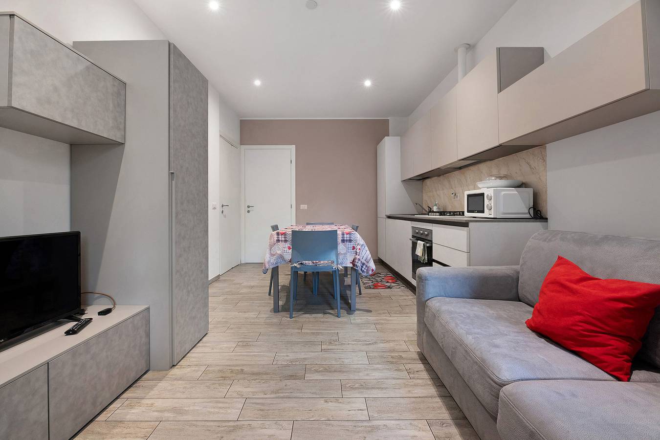 Ganze Wohnung, Ferienwohnung 'La Casa Di Angio' mit Wi-Fi in Lanzo d'Intelvi, Alta Valle Intelvi