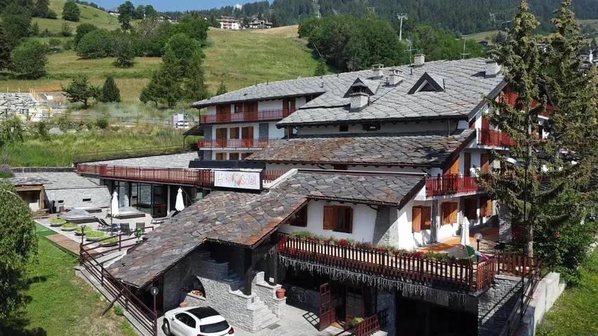 Hôtel pour 3 personnes, avec Balcon et Terrasse ainsi que Jacuzzi et Piscine dans Torgnon