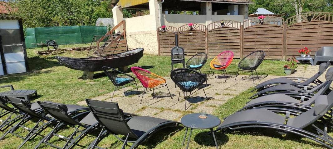 Location de vacances pour 30 personnes, avec piscine et jardin, animaux acceptés dans Fontenelle-en-Brie