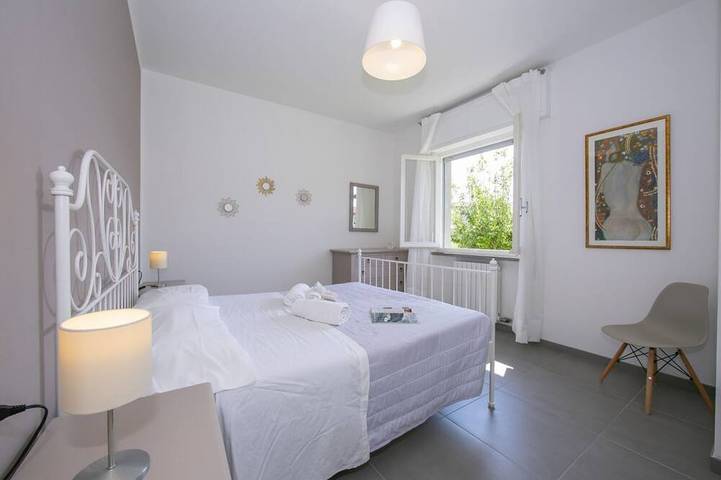 Ferienwohnung für 5 Personen, mit Terrasse und Garten in Marina di Massa - 4