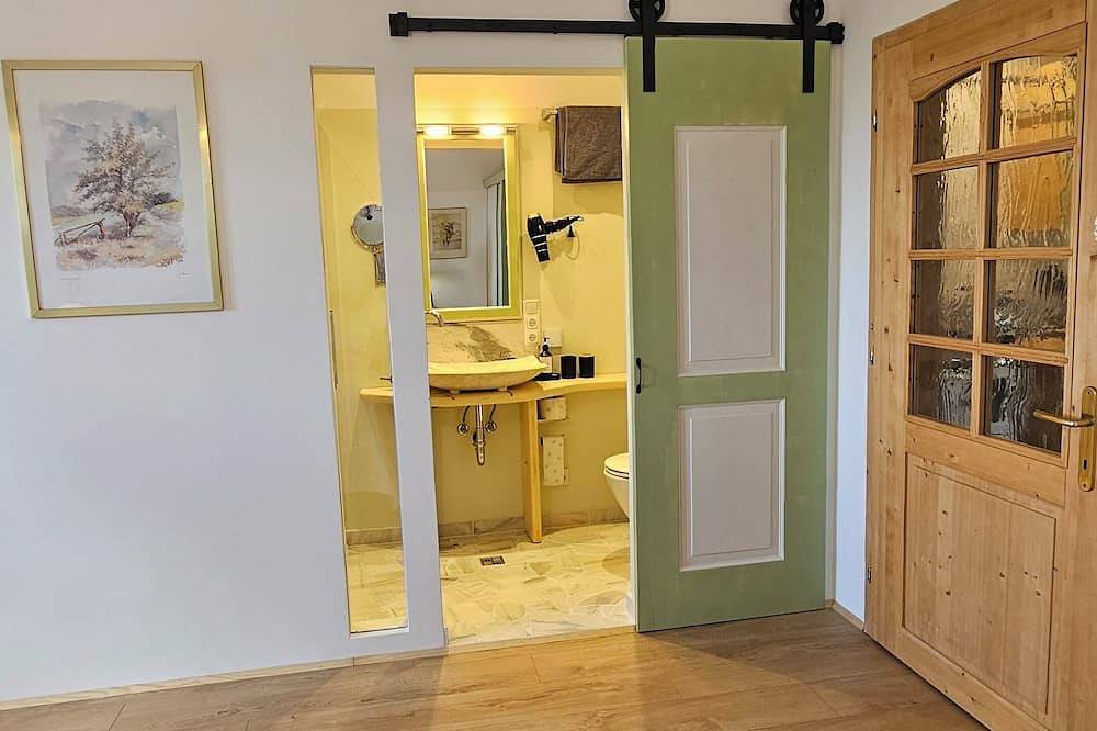 Ganze Wohnung, Mauthnerhube Apartment mit Sauna und Whirlpool, Gemütliches Hüttenfeeling, in Eibiswald, Steirerland