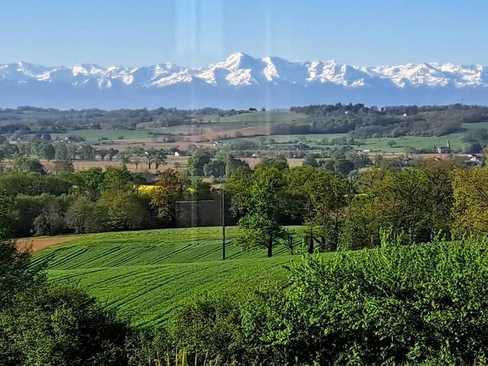 Location de vacances pour 4 personnes, avec vue ainsi que jardin et piscine à Beaumarchés