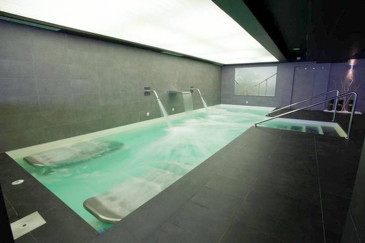 Apartamento para 3 personas, con Balcón y Jacuzzi además de Terraza y Jardín en Hervás