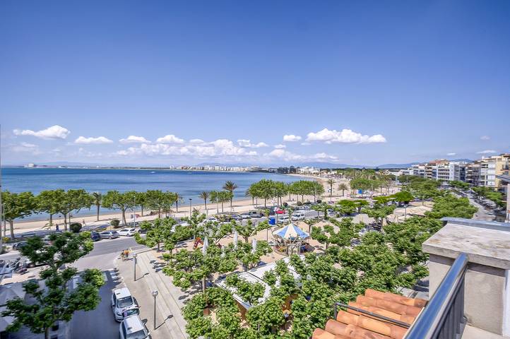 Entire apartment, P.C. Gregal 4 Atico Roses in Roses Centre, Roses