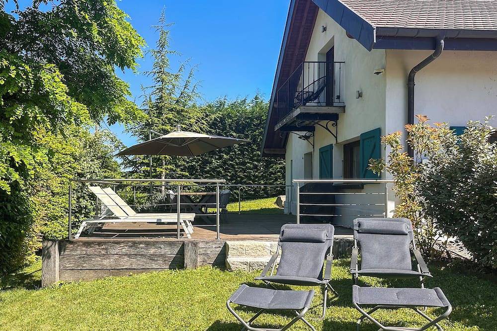 Villa 200 m vom See von Annecy mit Terrasse und Parkplatz in Sévrier, Parc naturel régional du Massif des Bauges