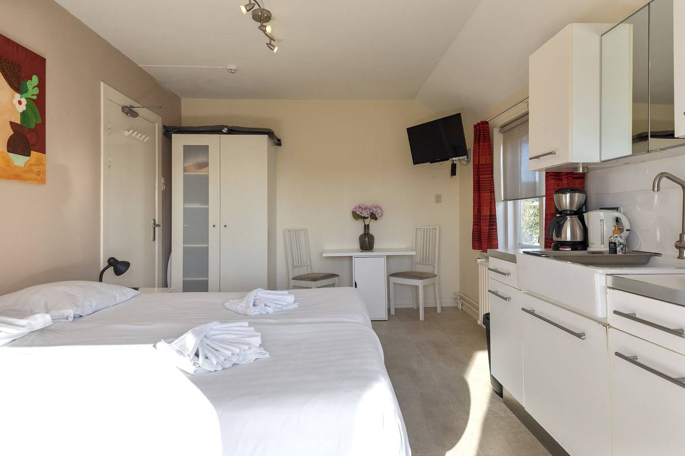 Studio Zandvoort 2 with balcony and shared bathroom in Zandvoort, Mare del Nord Olanda