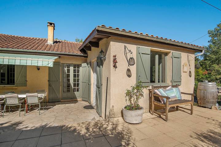 Ferienhaus 'Maison Joie de Vivre' mit großem umzäuntem Garten, Privatpool, Terrassen und Klimaanlage in Cénac-et-Saint-Julien, Périgord Noir