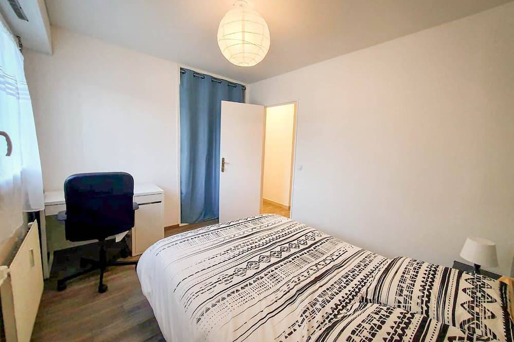 Apartamento entero, Charming rooms in shared apartment Cergy center in Cergy, Valle del Oise