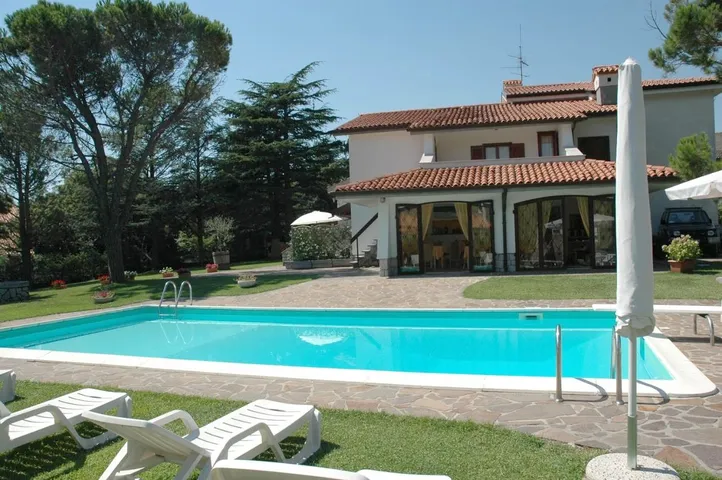 Alojamiento y desayuno para 2 personas, con vistas y piscina para niños además de piscina y jardín, Se admiten mascotas - 1