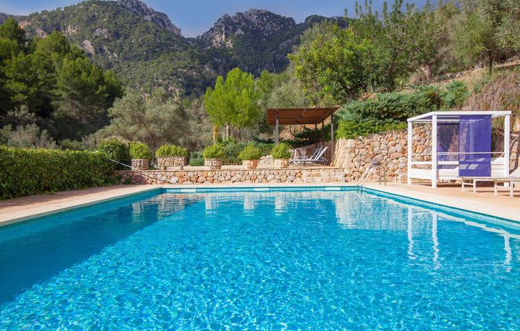 Appartement de vacances entier, Retraite en bord de mer avec piscine et terrasse, à proximité du restaurant El Vasco in Bunyola, Majorque de l'Ouest