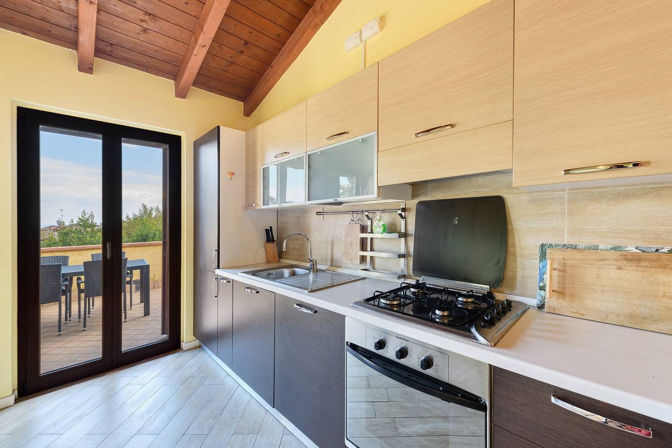 Appartamento intero, Appartamento 'Appartamento Paradiso' con vista lago, Wi-Fi e aria condizionata in San Felice del Benaco, Prealpi Gardesane