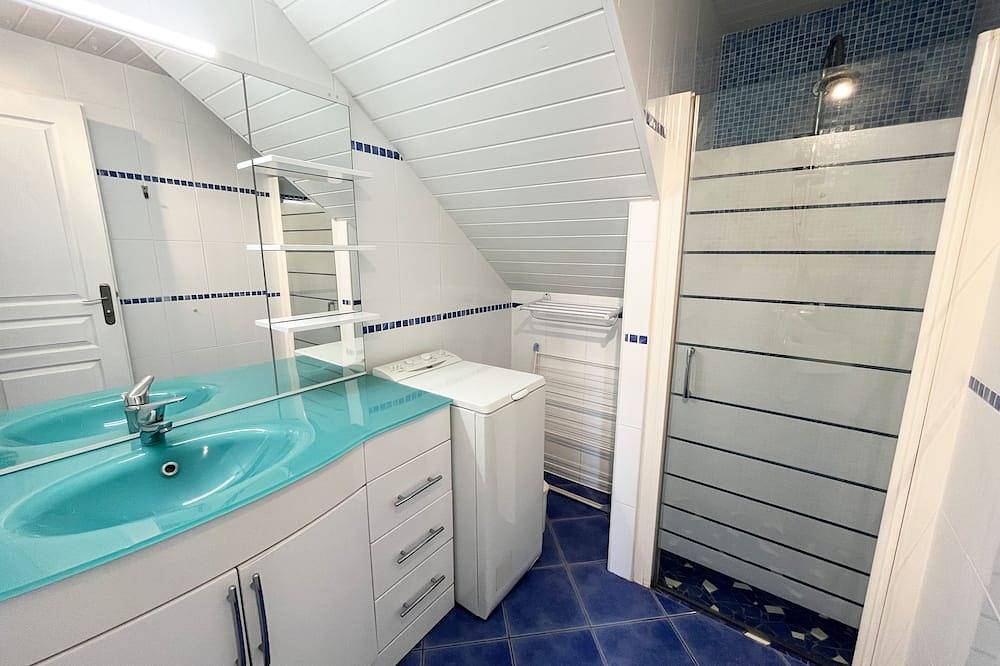 Appartement entier, Gîte classé, décoration soignée, ensoleillé, vue panoramique sur campagne in Hasparren, Région de Bayonne