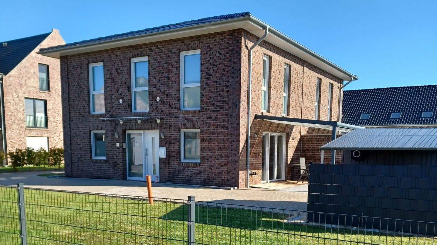 Modernes Ferienhaus in Burhave. Zentral aber trotzdem ruhig gelegen. Hundefrei. in Burhave, Butjadingen