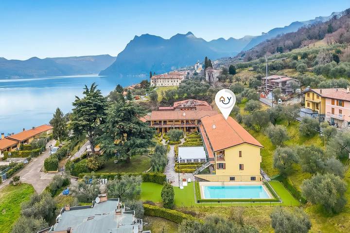 Gîte pour 4 personnes, avec piscine et balcon, animaux acceptés à Monte Isola