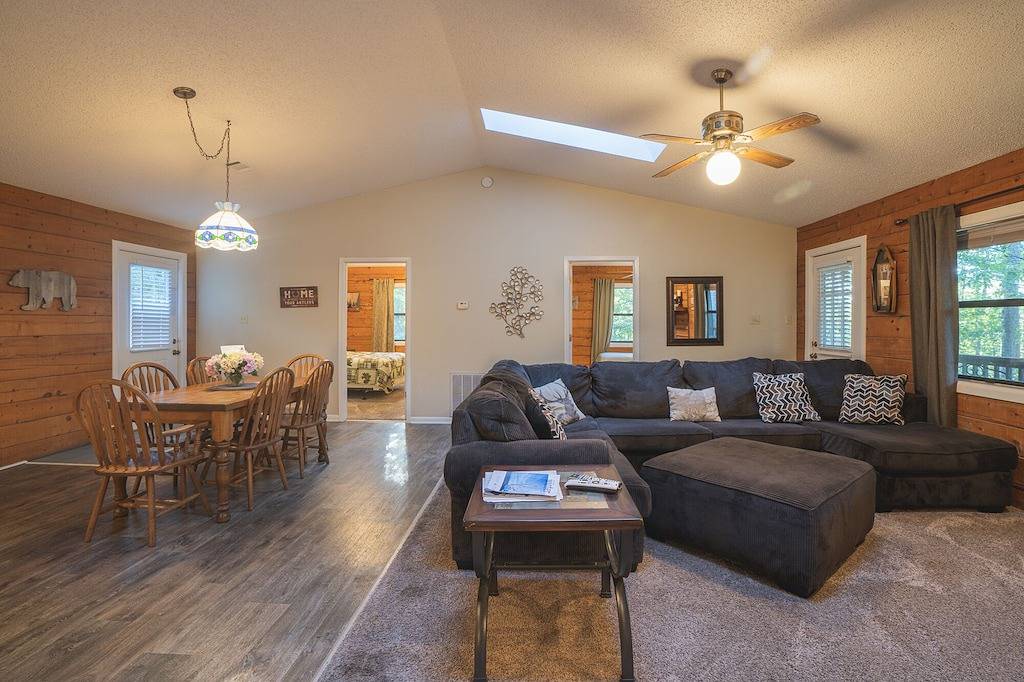 Cabin H at Safe Harbor Brady Mountain on Lake Ouachita! in Lake Ouachita