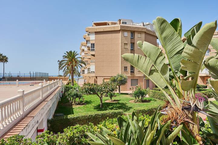 Ganze Wohnung, Stilvolle Wohnung mit Meerblick und Pool in Torrox Costa, Torrox