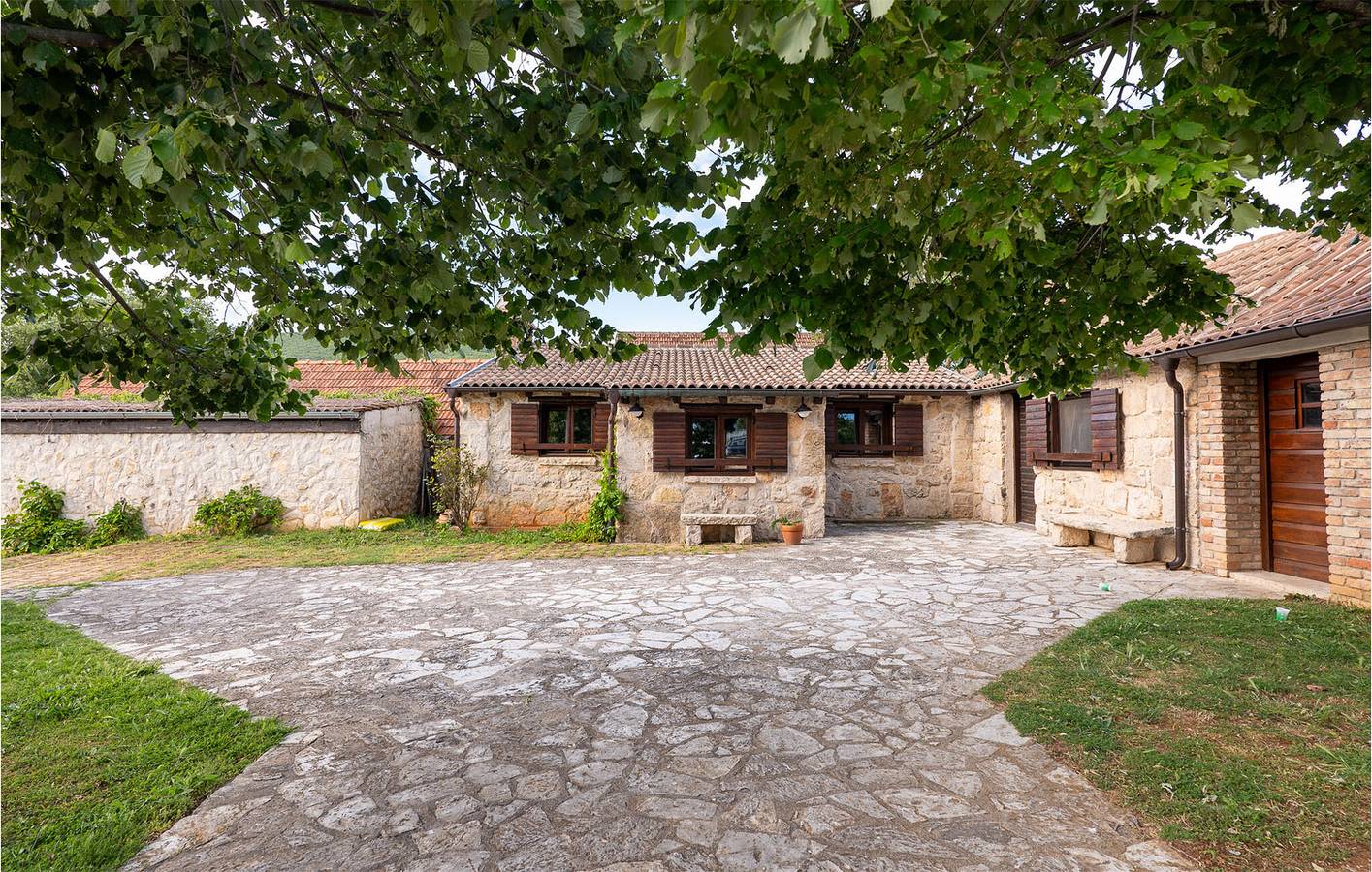 Reizende Ferienwohnung mit Pool, Terrasse und WLAN in der Nähe von Obrovac und Zrmanja in Obrovac, Zadar